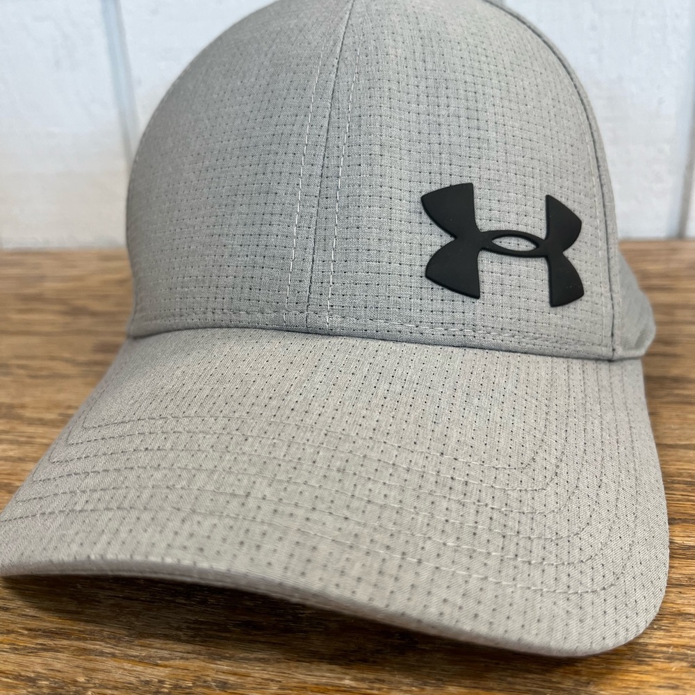Under Armour classic fitted hat